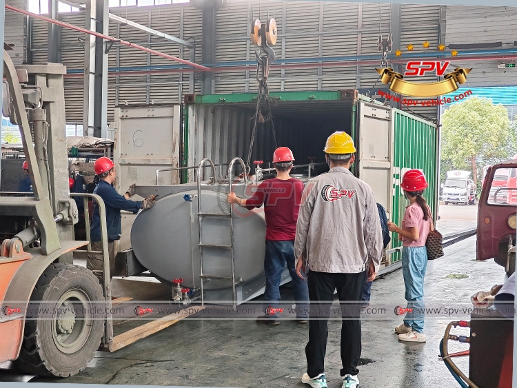 5,000 Litres Stainless Steel Water Tanker SKD is Loading Into Container